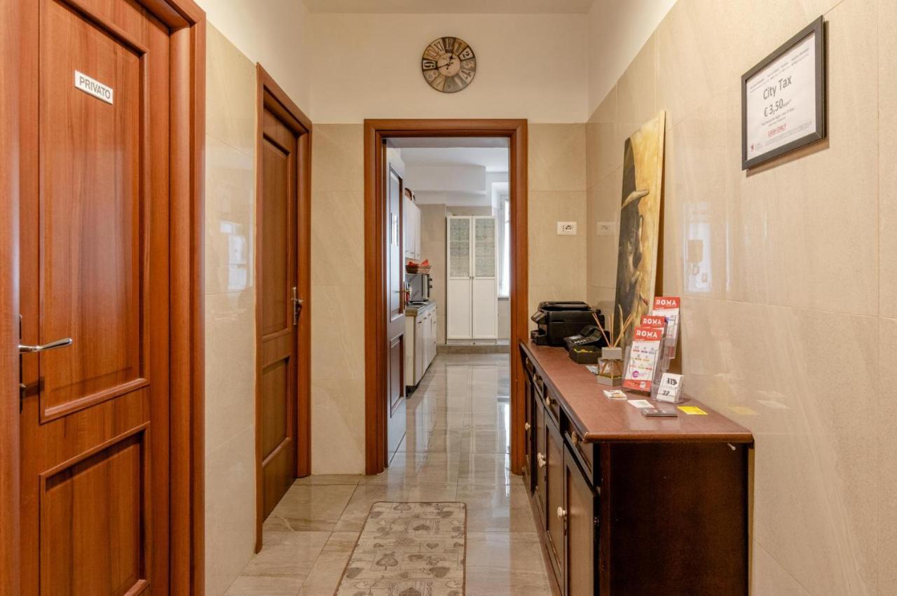 4-Bdr Apt Among Colosseum&Termini 10-People Διαμέρισμα Ρώμη Εξωτερικό φωτογραφία